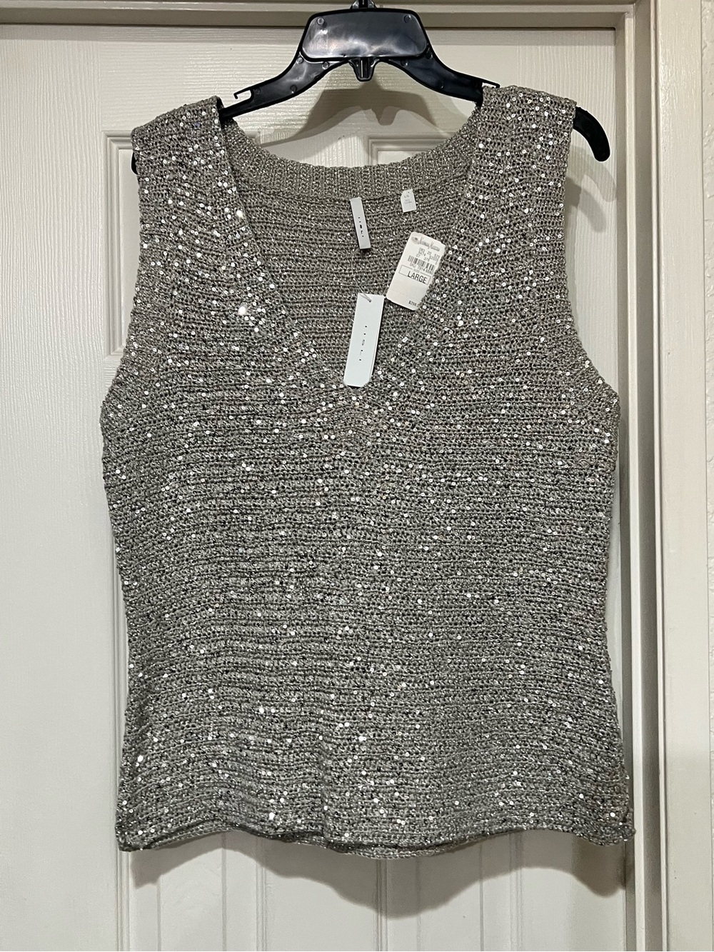 NWT IISLI SILVER SEQUIN LUXURY VEST TOP SIZE L